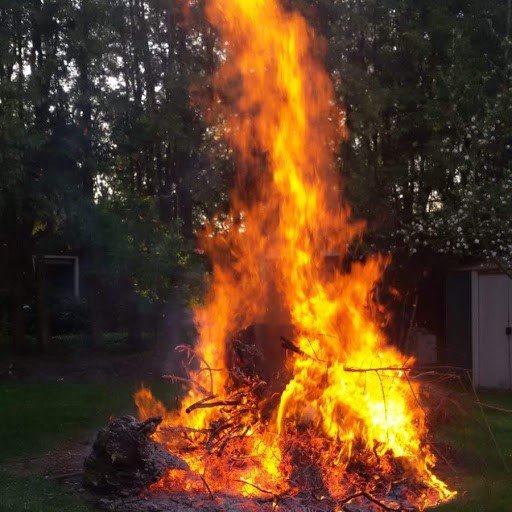 osterfeuer2.jpg.02fa64a274326770560d211513e9708d.jpg