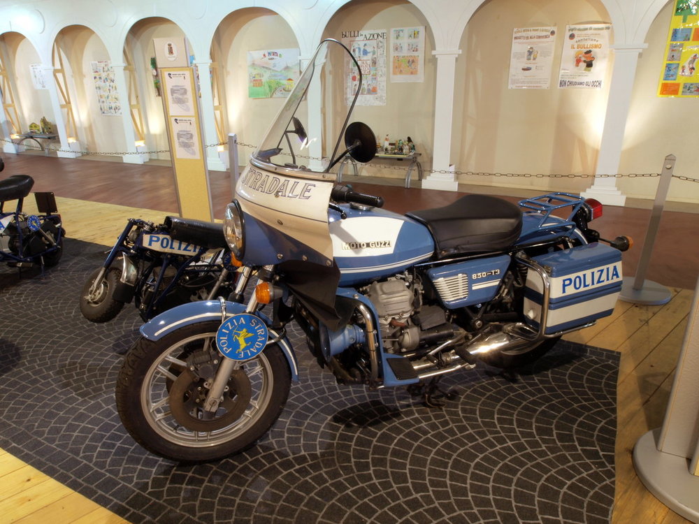 Polizia_Stradala_Moto_Guzzi_850-T3_photo.thumb.jpg.a455321a042cf6dc172a109e74086ffd.jpg