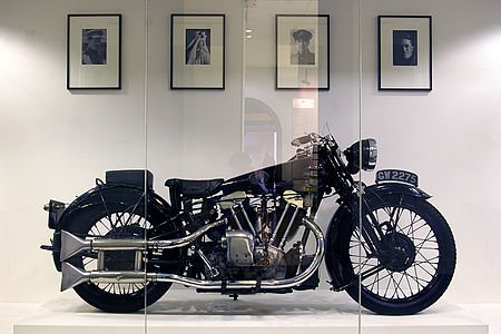 Brough_Superior_of_T.E._Lawrence.jpg.3348e44d01b74b93164eb5a41e845b9a.jpg