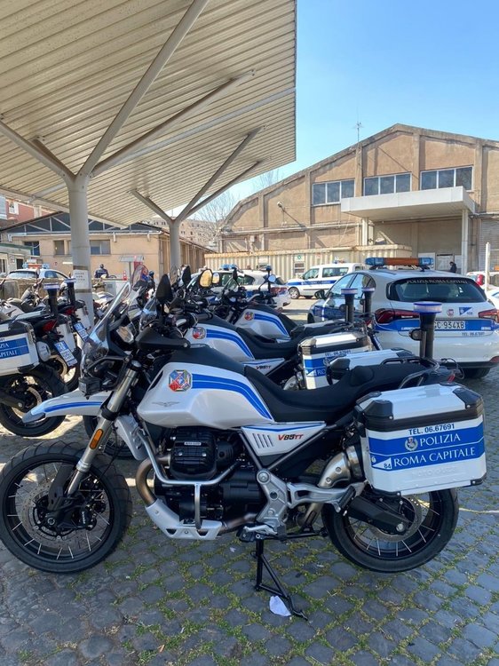 Polizia Italia.jpg