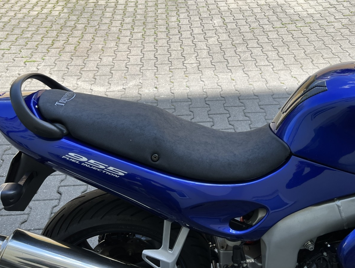 Erfahrungen mit der hohen Komfortsitzbank für V85TT ??? - Optik und Zubehör  - Guzzisti - das Moto Guzzi Forum