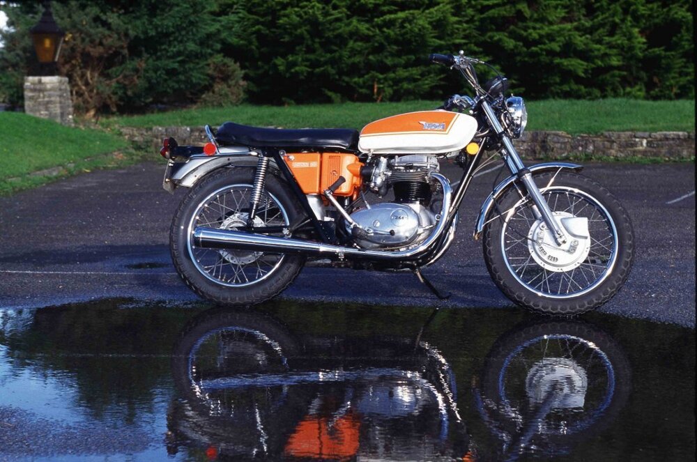 BSA_Lightning71_02-scaled.jpg