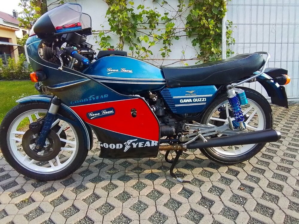 Moto Guzzi V35 (6).jpg