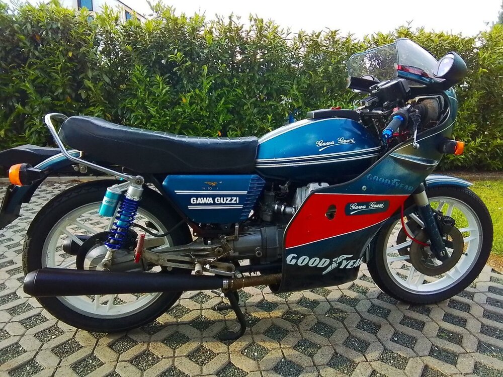 Moto Guzzi V35 (7).jpg